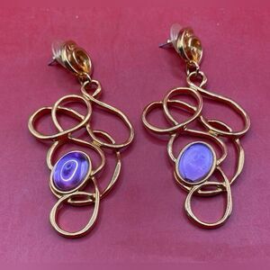 Vintage Avon Earrings Gold Tone Purple Cabachon Lucite Modernist 2.5” Golden Web